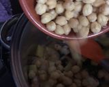 Foto del paso 5 de la receta Garbanzos del cocido con gambas