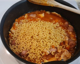 Foto del paso 5 de la receta: Fideuá de pavo y salchichas frescas