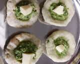 A picture of step 6 of Raw banana stuffed cheesy bombs.