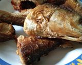 Foto langkah ke 1 dari resep Ikan bandeng kuah kuning.