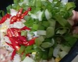 Foto langkah ke 3 dari resep Nasi goreng kampung mata sapi.