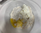 Foto del paso 1 de la receta: Pizza fit rápida, fina y crujiente, con base de yogur