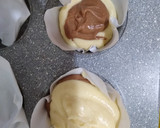 Foto del paso 6 de la receta: Muffins Marmolados, Con chips de chocolate y de Dulce de leche