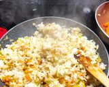 Foto del paso 3 de la receta: Arroz frito con puerro y zanahoria