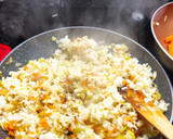 Foto del paso 3 de la receta: Arroz frito con puerro y zanahoria