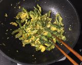 Hình bước làm 4 của món Mướp đắng xào trứng gà