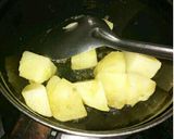 A picture of step 2 of Dhaniya aloo.