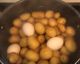 Foto del paso 1 de la receta: Ensalada de papines y huevo duro al curry
