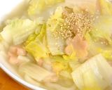 A picture of step 6 of Simple Salt-Flavored Pan-Steamed Udon Noodles with Chinese Cabbage and Shrimp.