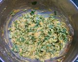 A picture of step 2 of Methi Pakoda.