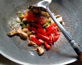 Foto langkah ke 4 dari resep Tumis Ayam Paprika.