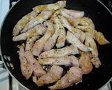 A picture of step 5 of Pan-Fried Pork Cutlets Seasoned with Ginger and Garlic.