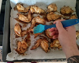 Foto del paso 4 de la receta: Alitas de pollo en salsa de miel y soja al horno