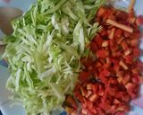 A picture of step 1 of Vegetable fried rice (omurice).