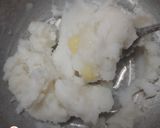 A picture of step 4 of Tri colour goli idli.