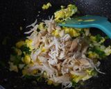 Foto langkah ke 2 dari resep Nasi Goreng Ayam Suwir.
