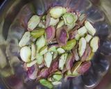 ડ્રાયફ્રુટ ચીક્કી (Dryfruits Chikki Recipe In Gujarati) રેસીપી સ્ટેપ1ફોટો