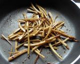 A picture of step 2 of Burdock Root Chicken Rolls.