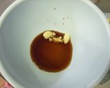 A picture of step 2 of Spinach and Shimeji Mushrooms with Garlic Soy Sauce.