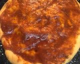 Foto del paso 2 de la receta: Pizza con champiñones, verdeo y lomo de cerdo cocido