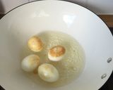 A picture of step 4 of Chilli Eggs.