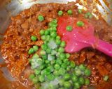 A picture of step 4 of Achaari Keema Matar (mutton).