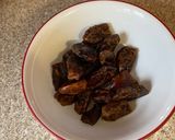 A picture of step 1 of Dates Shrikhand.