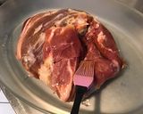 Une image de l'étape 2 de Épaule d'agneau confite au miel et abricot, ail en chemise.