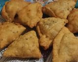 A picture of step 4 of Alo wala samosa desi style.