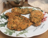 Foto del paso 5 de la receta: Pollo empanado con ajo y rúcula