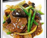 Foto langkah ke 8 dari resep Sapi tumis jamur kering shitake.