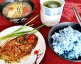 Hình bước làm 2 của món Cá chẽm kho hành ớt