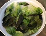 Une image de l'étape 1 de Salade de printemps aux radis cerises et mozzarella di buffala.