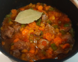 Foto del paso 3 de la receta: Guiso de aguja de ternera con pasta