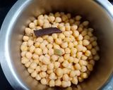 A picture of step 1 of Chana Madra.