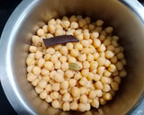 A picture of step 1 of Chana Madra.