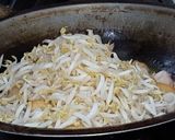 Foto langkah ke 3 dari resep Tumis Toge Cumi Asin.