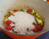 Foto del paso 3 de la receta: Arroz caldoso de verduras con caldo de sobras de pavo asado