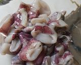 Foto langkah ke 1 dari resep Tumis Cumi Kemangi Santan Pedas Empuk.