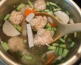 Foto langkah ke 3 dari resep Sup Bakso Ayam Handmade.