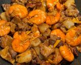Hình bước làm 3 của món Tôm rang thịt siêu tốn cơm 😋