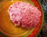 Foto del paso 3 de la receta: Riquísimo hojaldre relleno de carne picada y queso cheddar