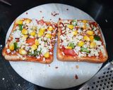 બ્રેડ પિઝા(Bread Pizza Recipe In Gujarati) રેસીપી સ્ટેપ2ફોટો