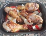 Foto del paso 7 de la receta: Muslo de pollo al horno, con papines en salsa de mostaza y queso