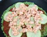 Foto del paso 4 de la receta: Pizza calabacín y salmón con base de brócoli en sartén
