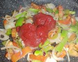 Foto del paso 4 de la receta: Masa de cerdo frita con salsa de tomate, pimiento y cebolla