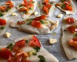 Foto del passaggio 3 della ricetta Filetti di platessa al forno con pangrattato senza glutine e pomodorini