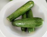 Foto del passaggio 1 della ricetta Involtini di zucchine