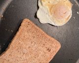 รูปขั้นตอนการทำที่ 1 ของ Sandwich Cheese Egg