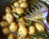 A picture of step 3 of Potato Capsicum curry.